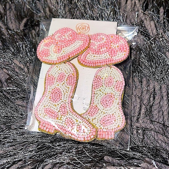 🆕🌿🩷WALKER ROSE: Kick Up Your Heels Seed Bead Earrings - Picture 4 of 7